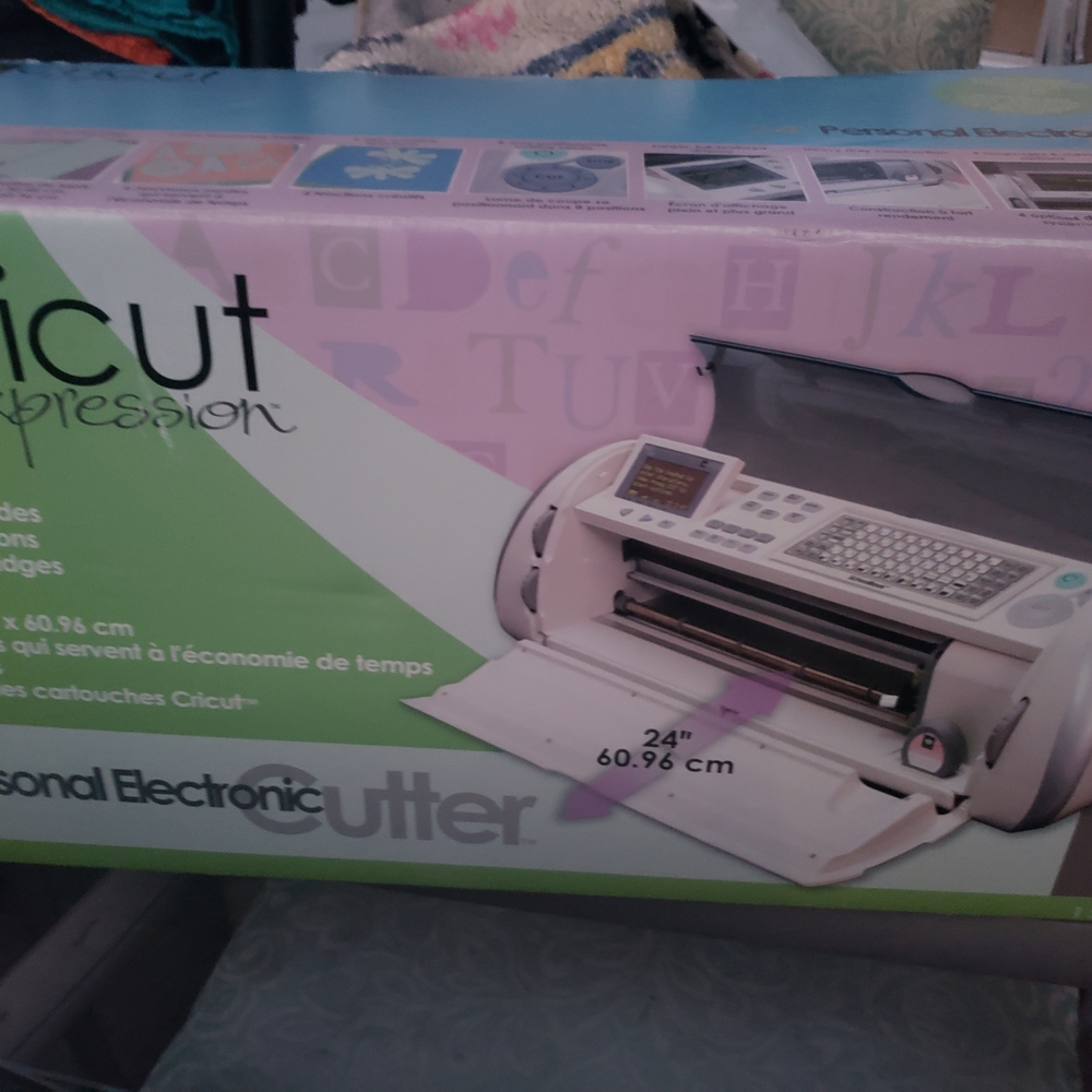 Cricut Expression Electronic Cutter - White and Green